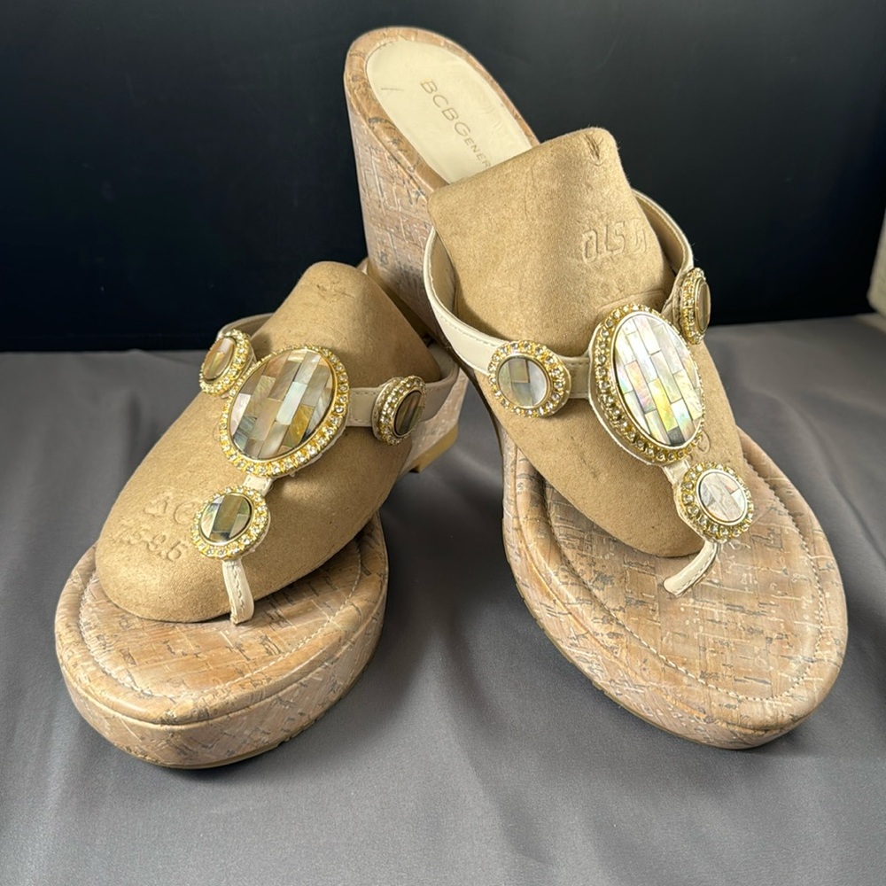 BCB generation thong sandals with pearl button detail
